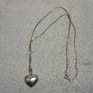 Vtg. JC SS 925 Sterling Heart Locket Necklace